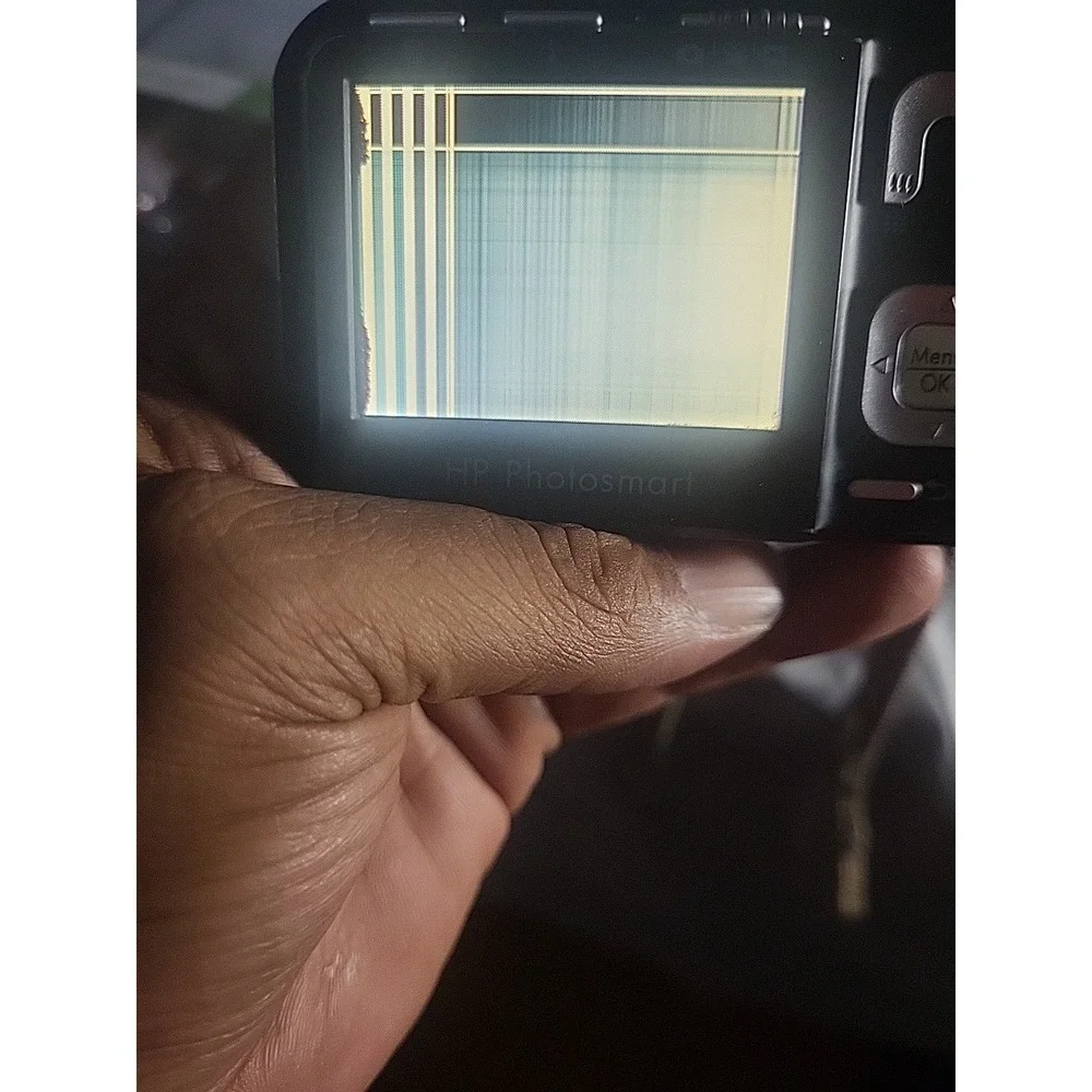 HP‎ Photosmart M447 - 5MP, 3x Zoom + 512MB Card! Damage To Screen